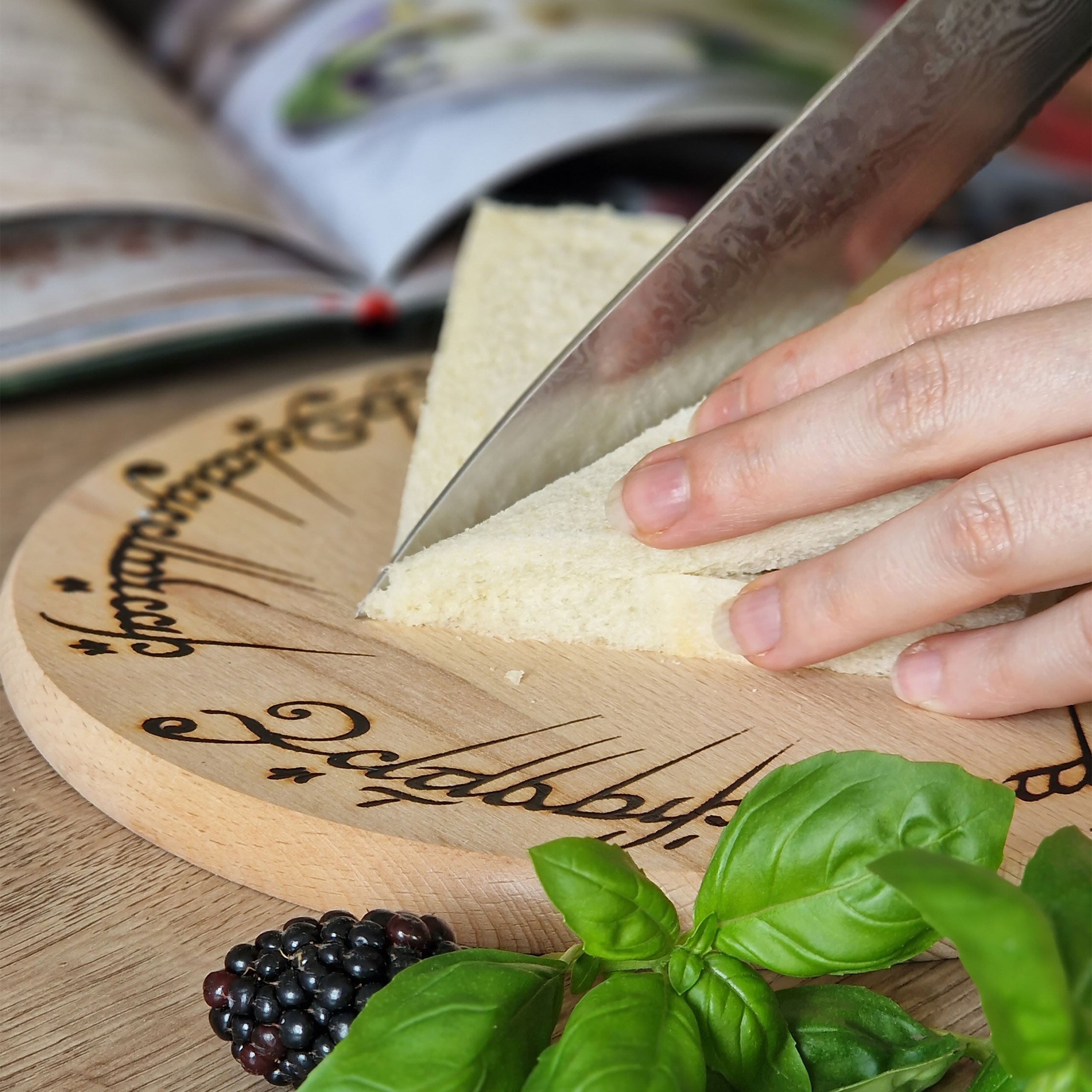 Zdjęcie produktu Władca Pierścieni - Deska do krojenia z drewna bukowego z motywem Jedynego Pierścienia