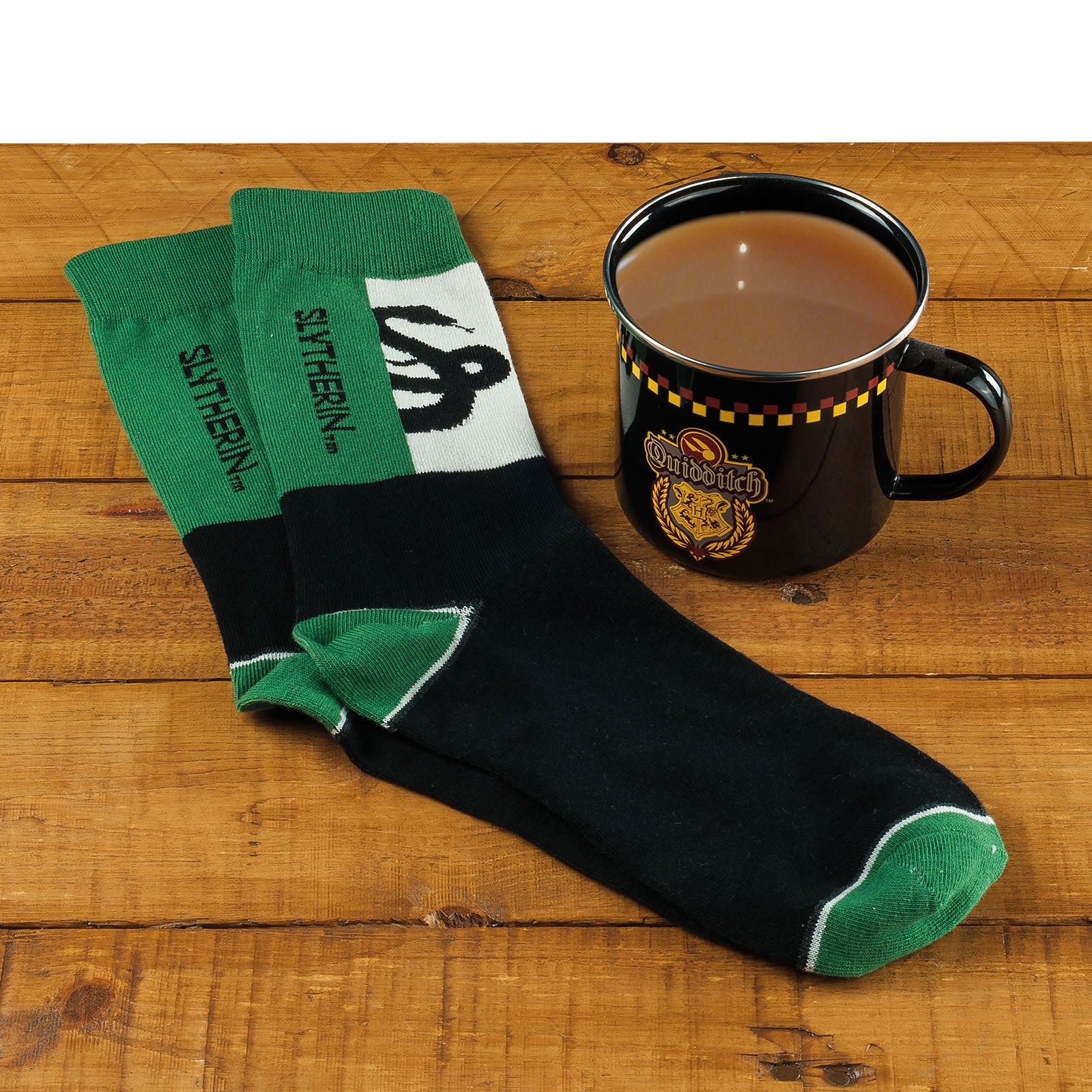 Zdjęcie produktu Harry Potter - Skarpety Slytherin Quidditch i emaliowany kubek