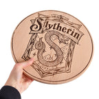 Zdjęcie produktu Harry Potter - Deska do krojenia z herbem Slytherinu, bukowa