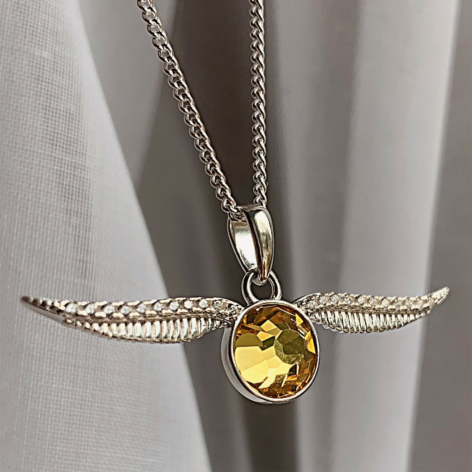 Zdjęcie produktu Harry Potter - Naszyjnik Złoty Znicz z kryształem