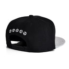 Zdjęcie produktu Wiedźmin - Czapka Snapback z medalionem wilka