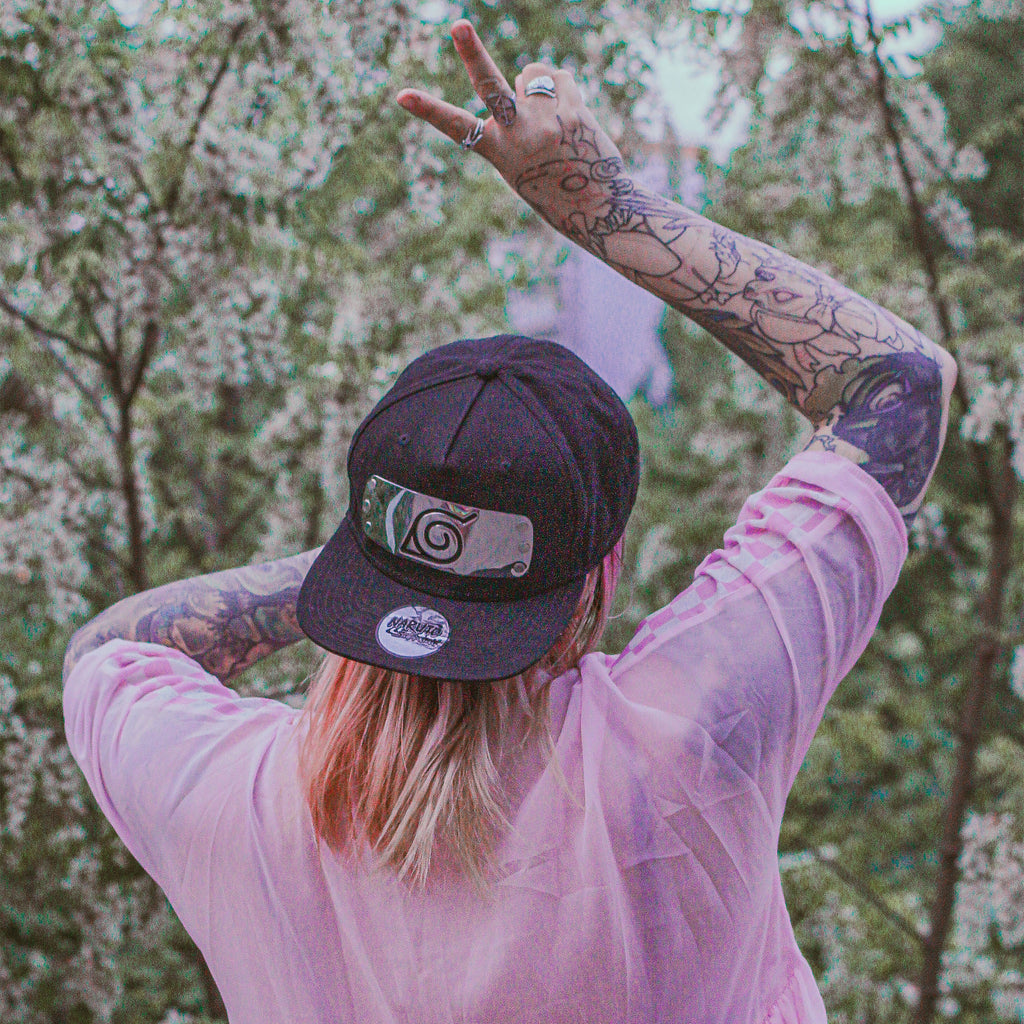 Zdjęcie produktu Naruto - Konoha Metalowy Symbol Snapback Czapka