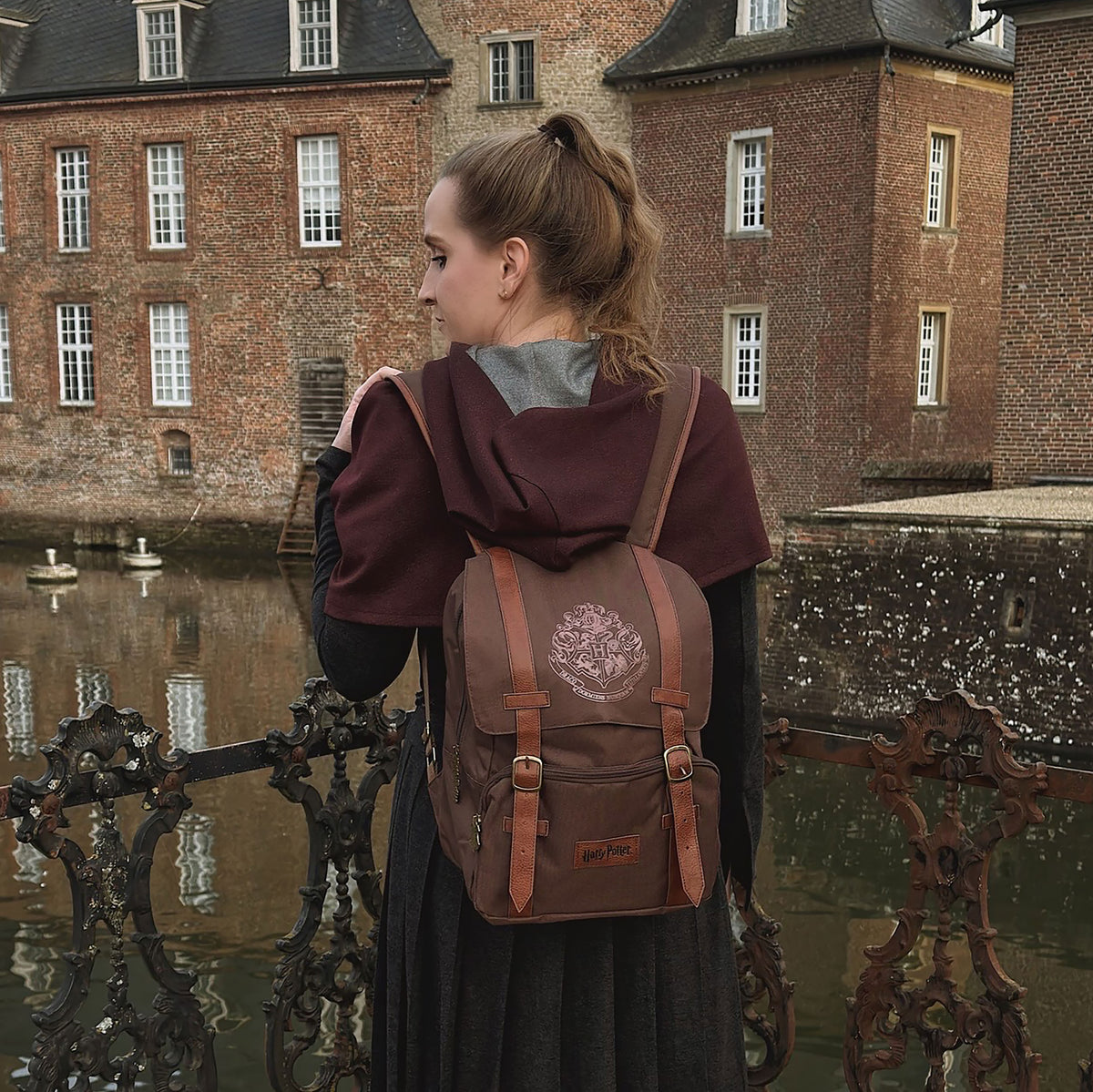 Zdjęcie produktu Harry Potter - Brązowy plecak z herbem Hogwartu