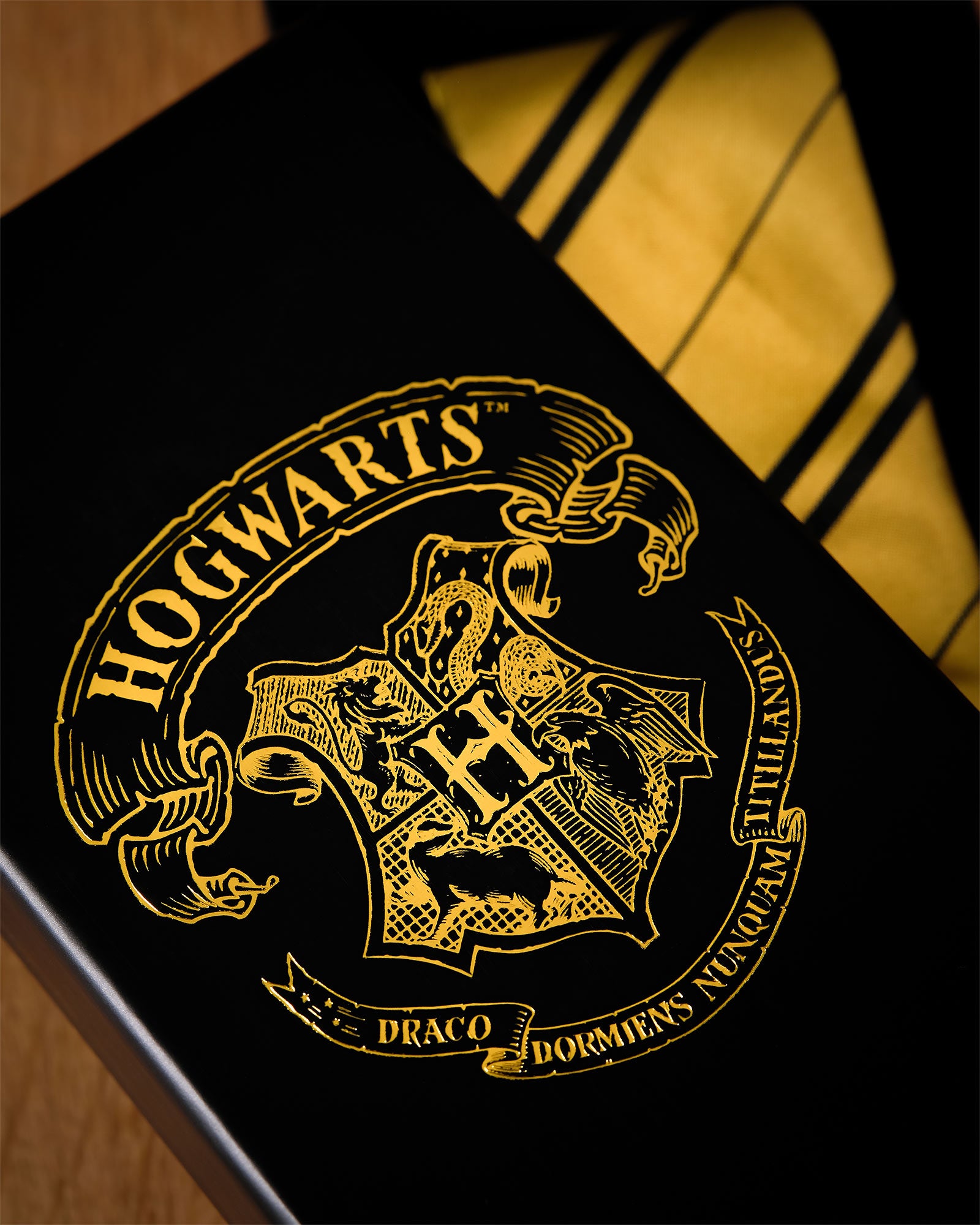 Zdjęcie produktu Harry Potter - Krawat Hufflepuff z pudełkiem prezentowym