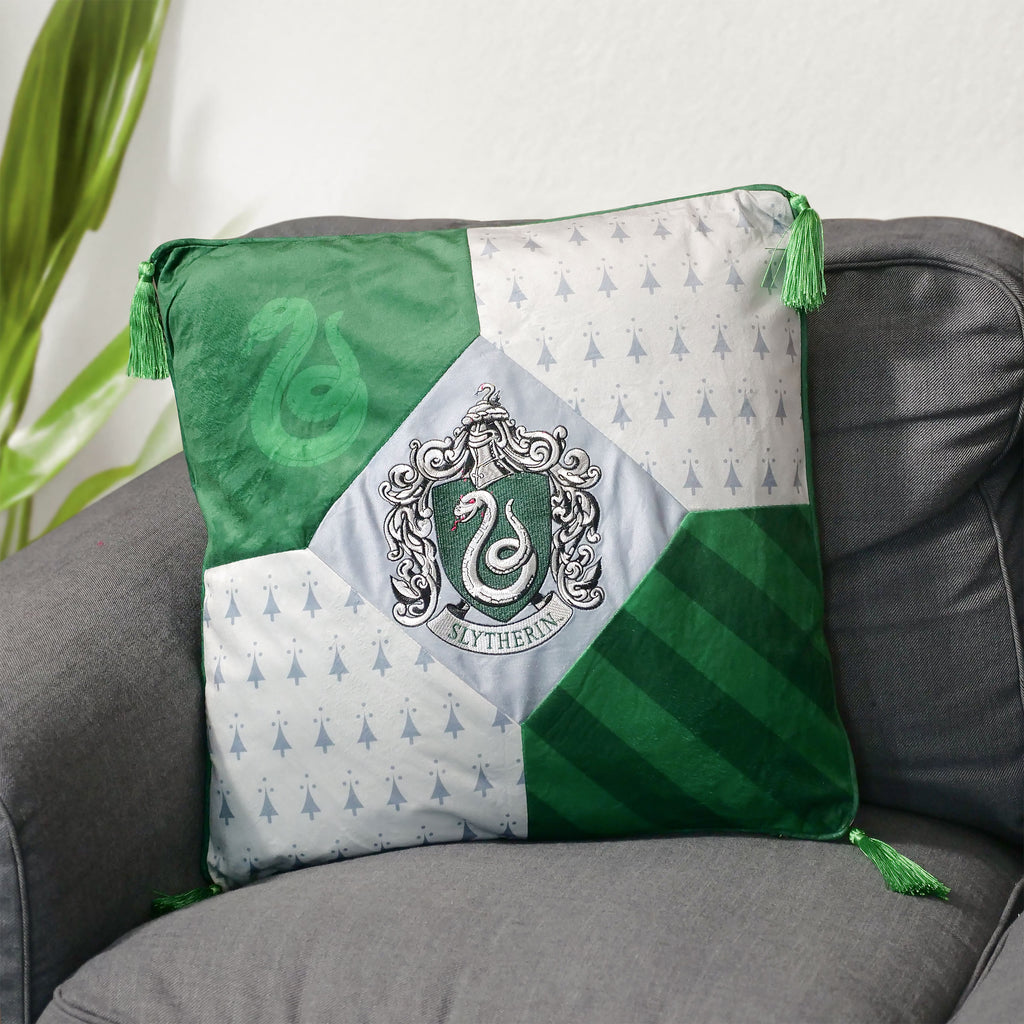 Product image Harry Potter - Slytherin Deluxe Cushion with Tassels