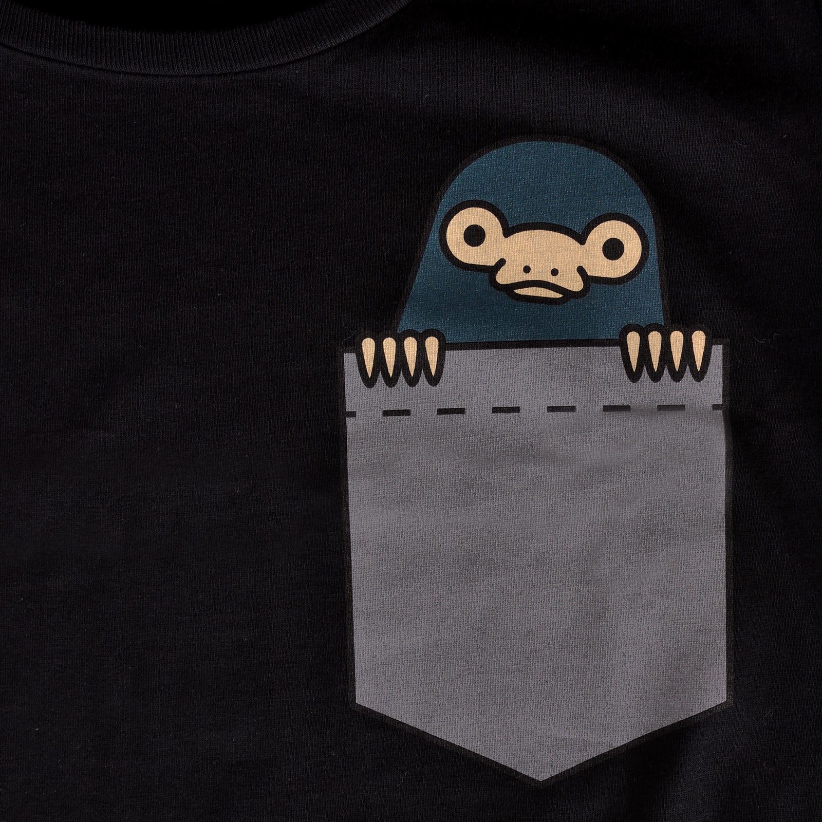 Zdjęcie produktu Kieszeń Niffler - Fantastyczne Zwierzęta T-Shirt damski czarny