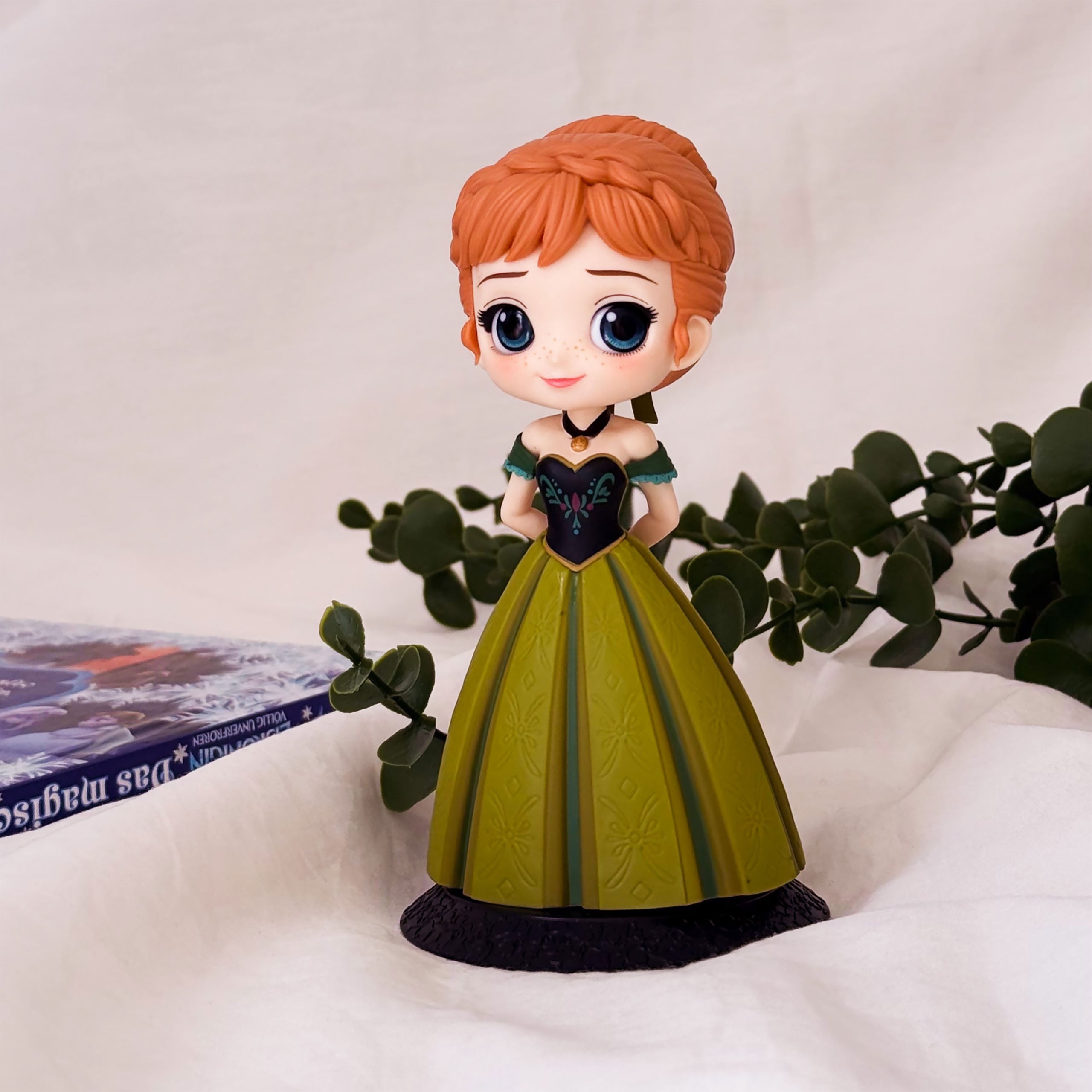 Zdjęcie produktu Frozen - Anna w stylu koronacyjnym Q Posket Figur 14 cm