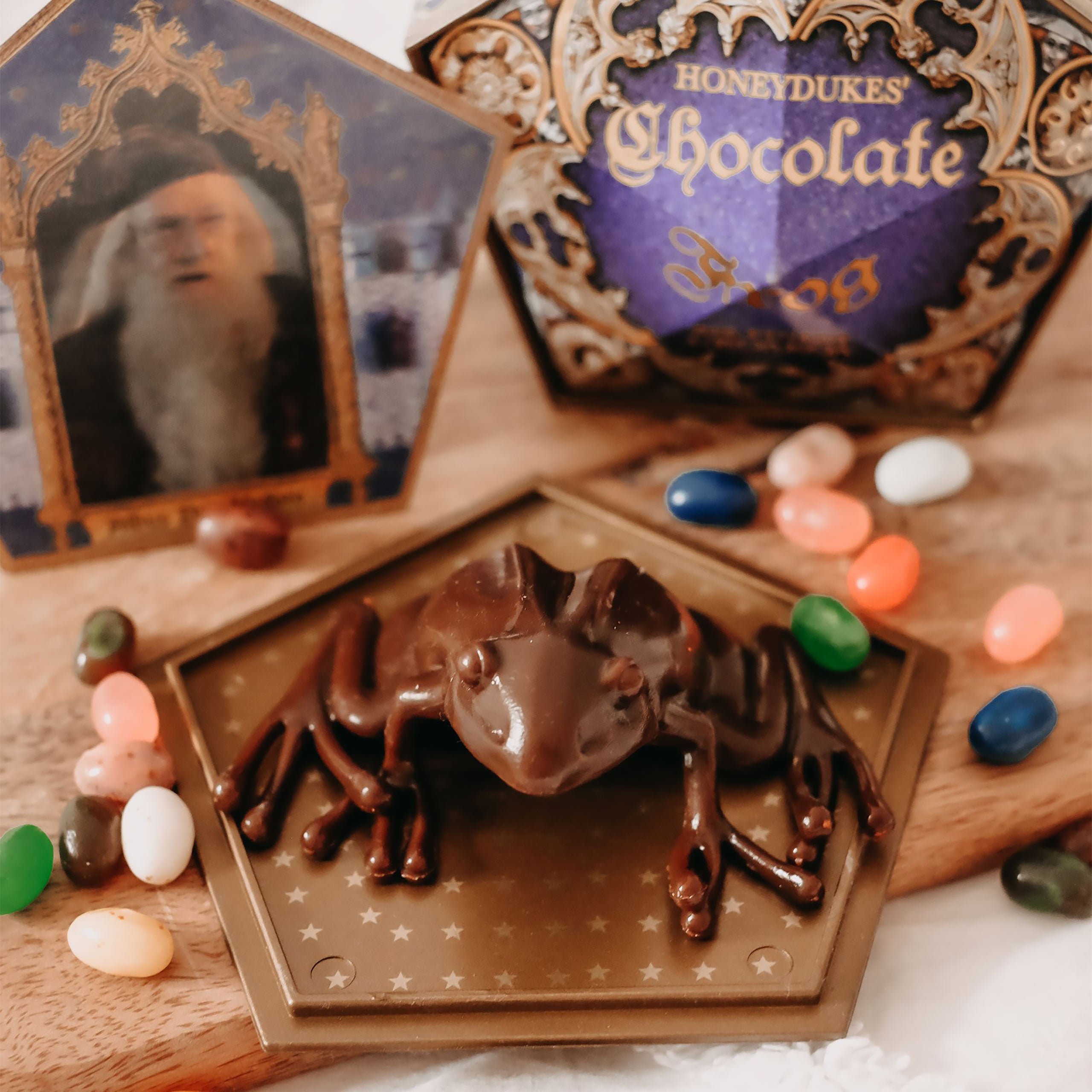 Zdjęcie produktu Figurka czekoladowej żaby z kartą kolekcjonerską - replika z Harry'ego Pottera