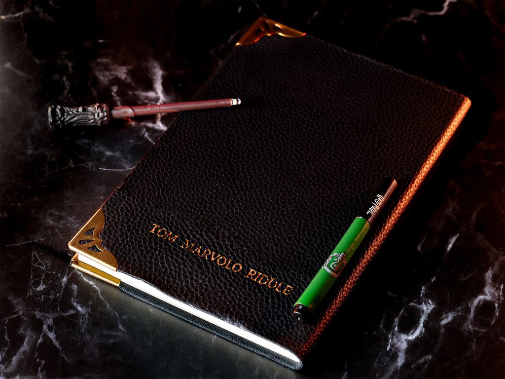 Zdjęcie produktu Dziennik Toma Riddle'a z różdżką UV i piórem - Harry Potter