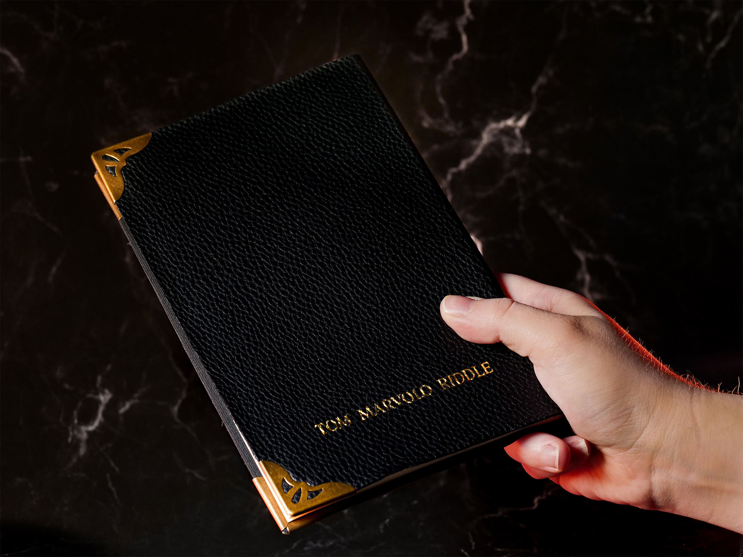 Zdjęcie produktu Dziennik Toma Riddle'a z różdżką UV i piórem - Harry Potter