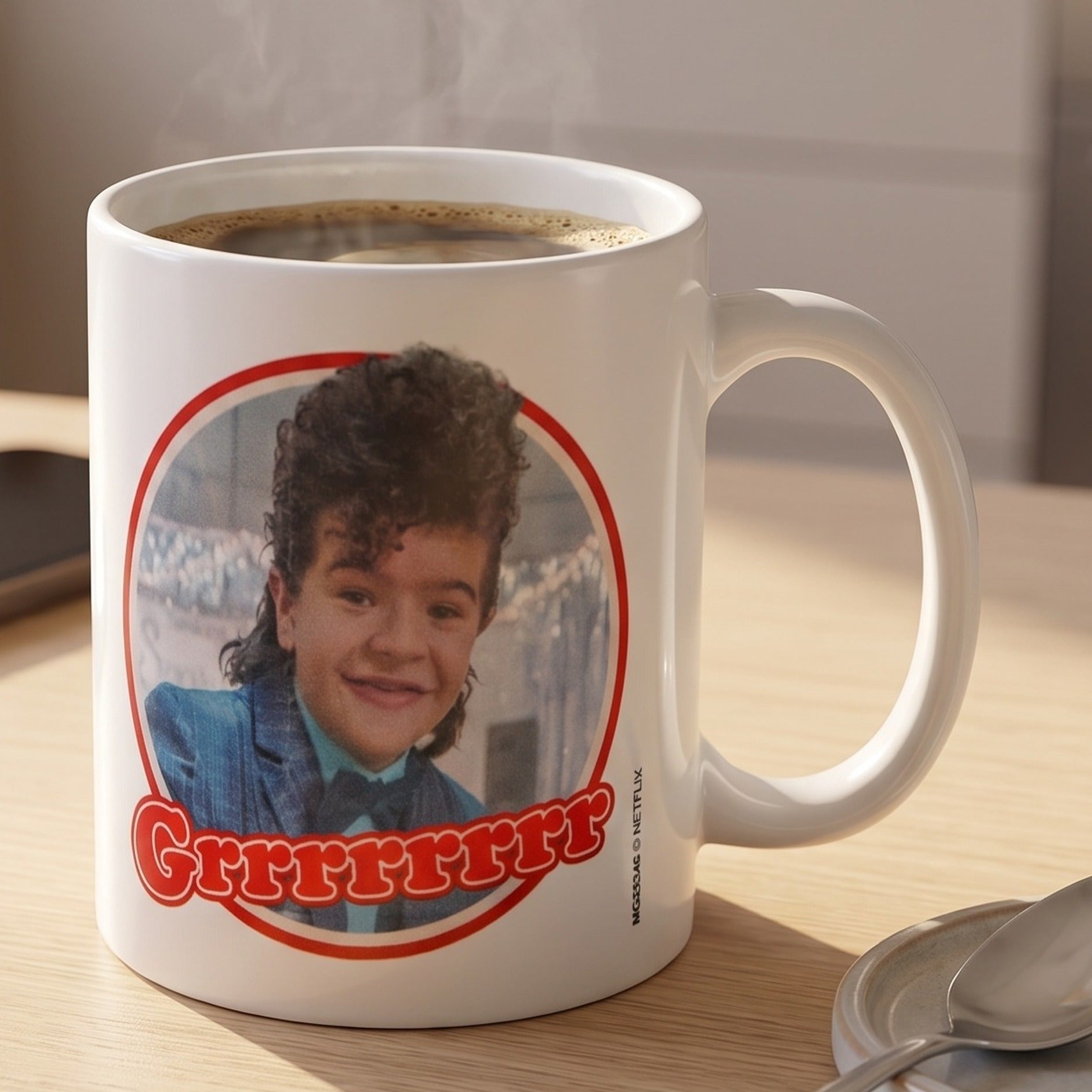 Zdjęcie produktu Stranger Things - Kubek Dustin Snowball Dance