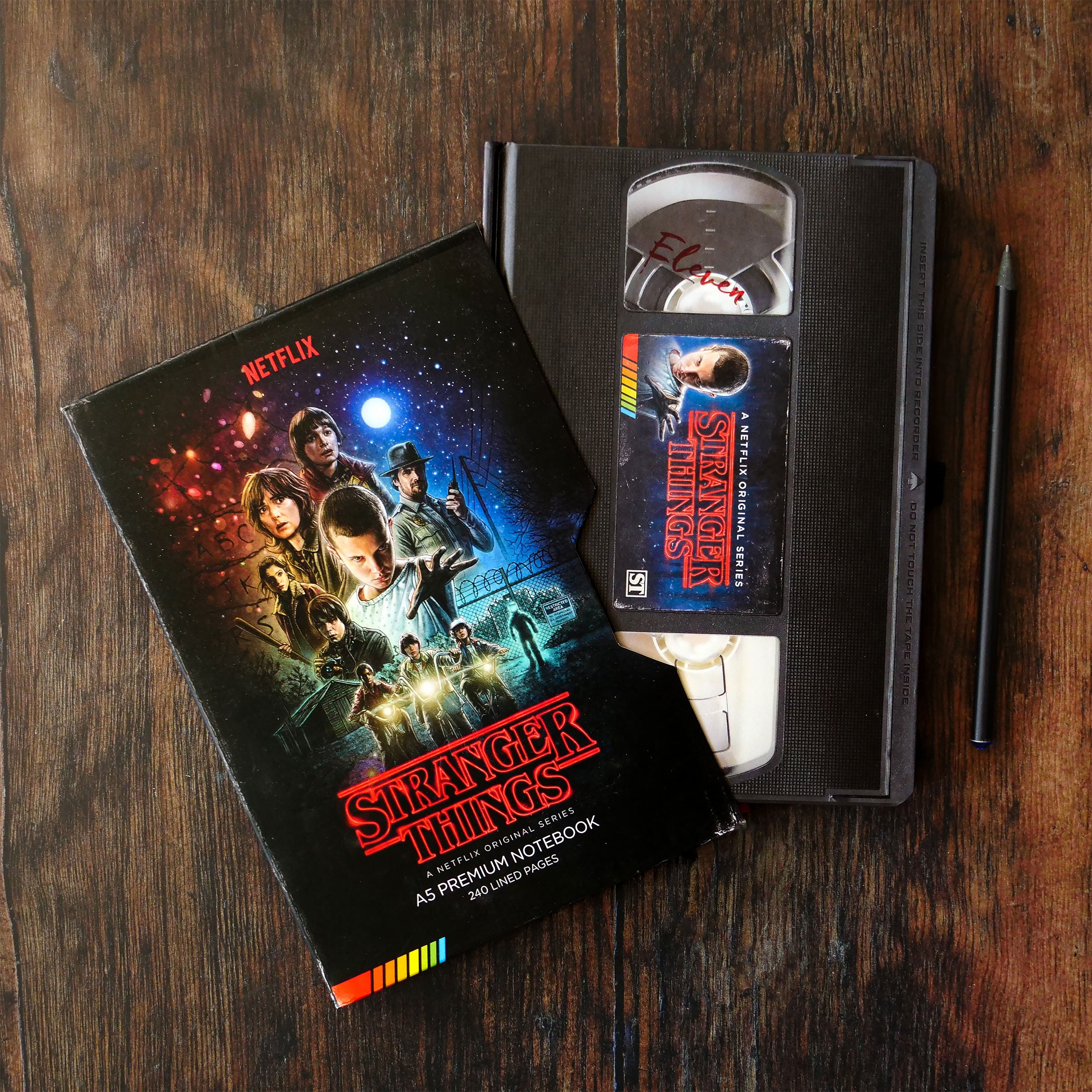 Zdjęcie produktu Stranger Things - Premiumowy Notatnik VHS A5
