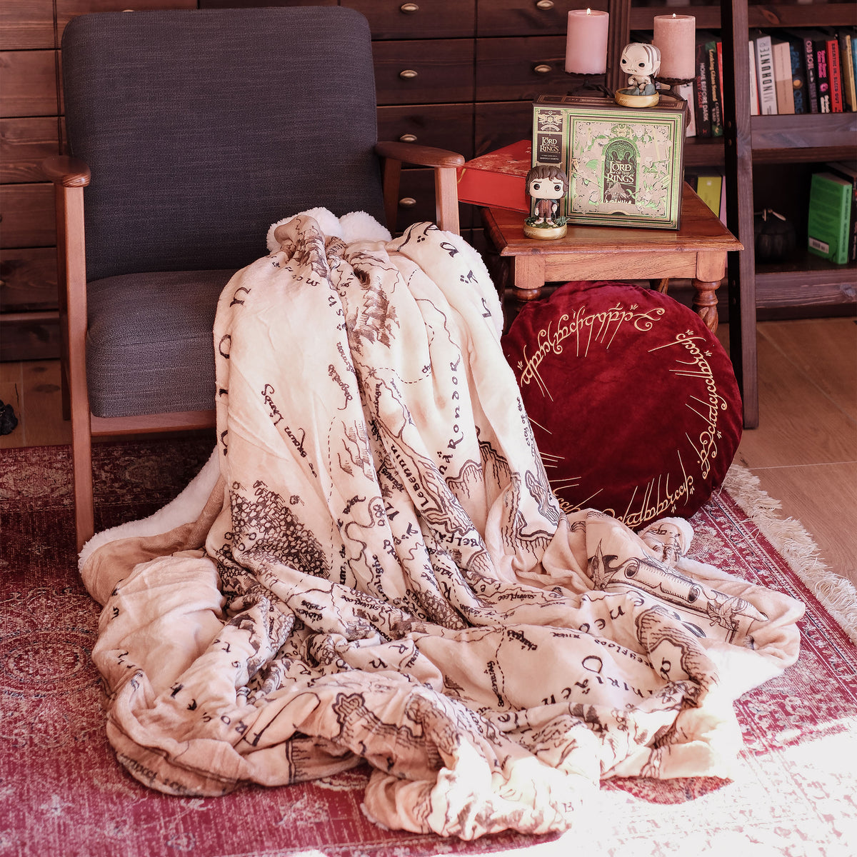 Product image The Lord of the Rings - Middle Earth Map Plush Blanket with Teddy Fur