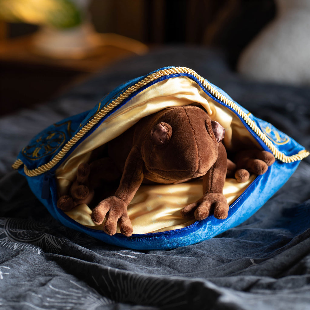 Zdjęcie produktu Harry Potter - Poduszka z Czekoladową Żabą i pluszową figurką