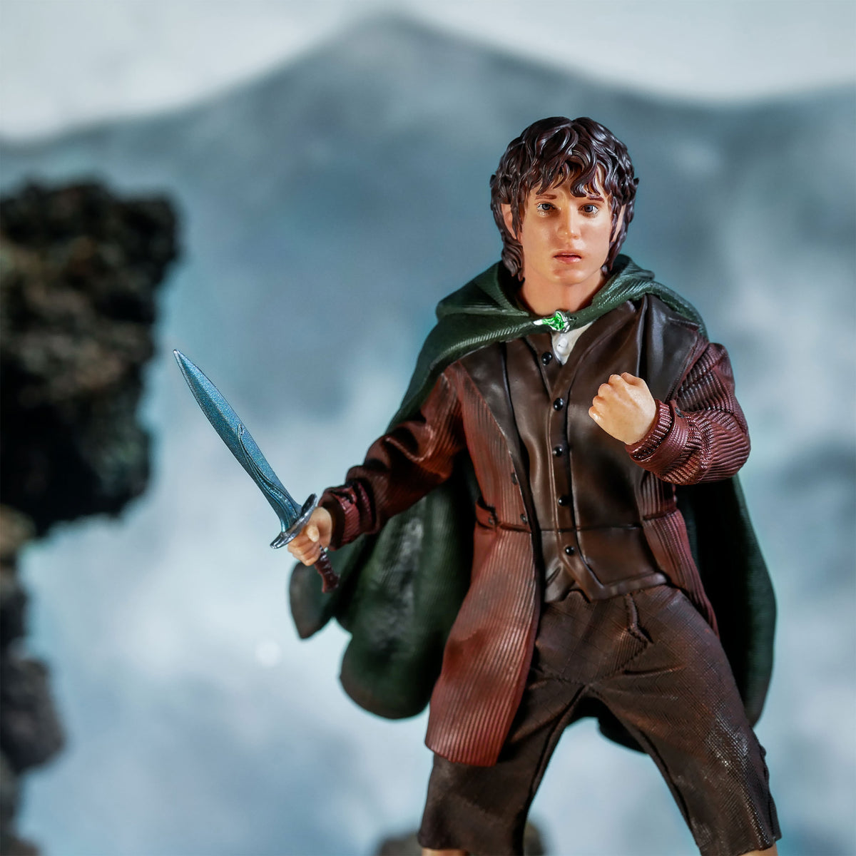 Zdjęcie produktu Władca Pierścieni - Frodo BDS Art Scale Deluxe Statua 14 cm