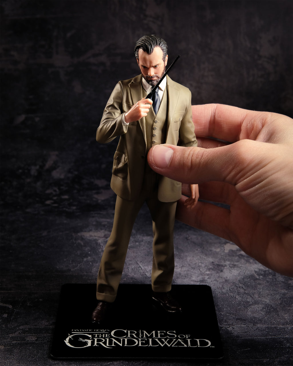 Zdjęcie produktu Dumbledore Kolekcjonerska Figurka 18 cm - Fantastyczne Zwierzęta