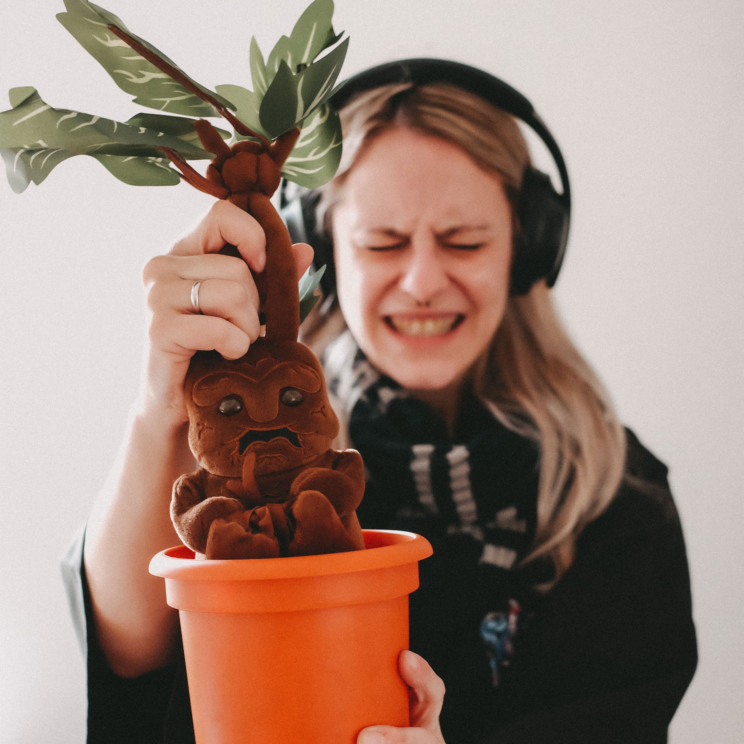 Zdjęcie produktu Harry Potter - Pluszowa Mandragora z dźwiękiem 35 cm