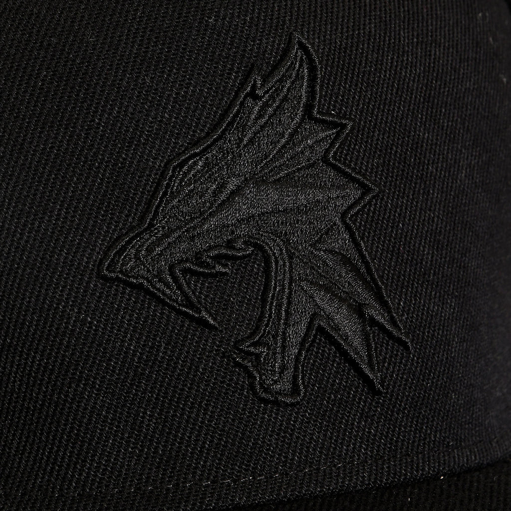 Zdjęcie produktu Wiedźmin - Czapka Snapback z sylwetką wilka czarna