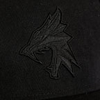 Zdjęcie produktu Wiedźmin - Czapka Snapback z sylwetką wilka czarna
