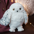 Zdjęcie produktu Hedwiga z rozpostartymi skrzydłami Pluszowa Figurka 28 cm - Harry Potter