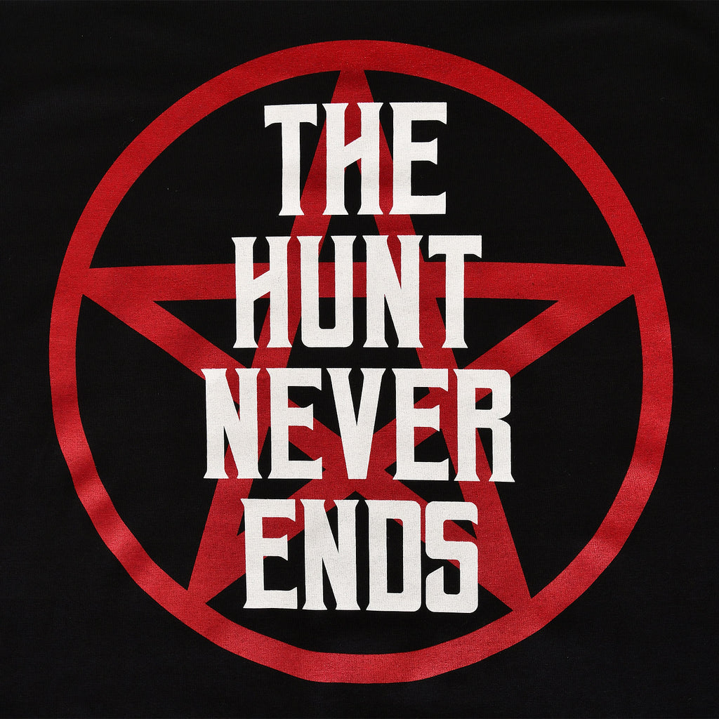 Zdjęcie produktu Koszulka The Hunt Never Ends dla fanów Supernatural czarna