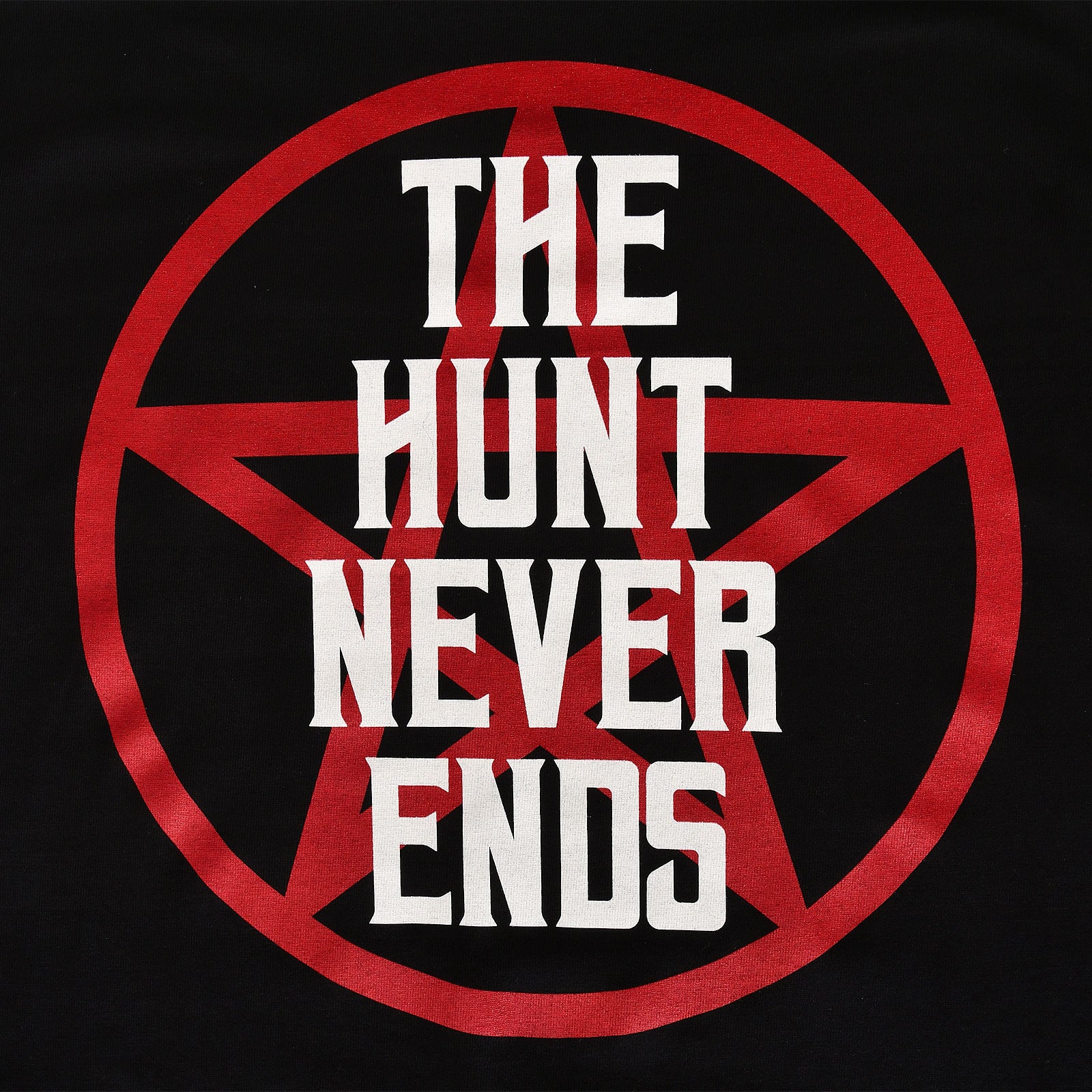 Zdjęcie produktu Koszulka The Hunt Never Ends dla fanów Supernatural czarna