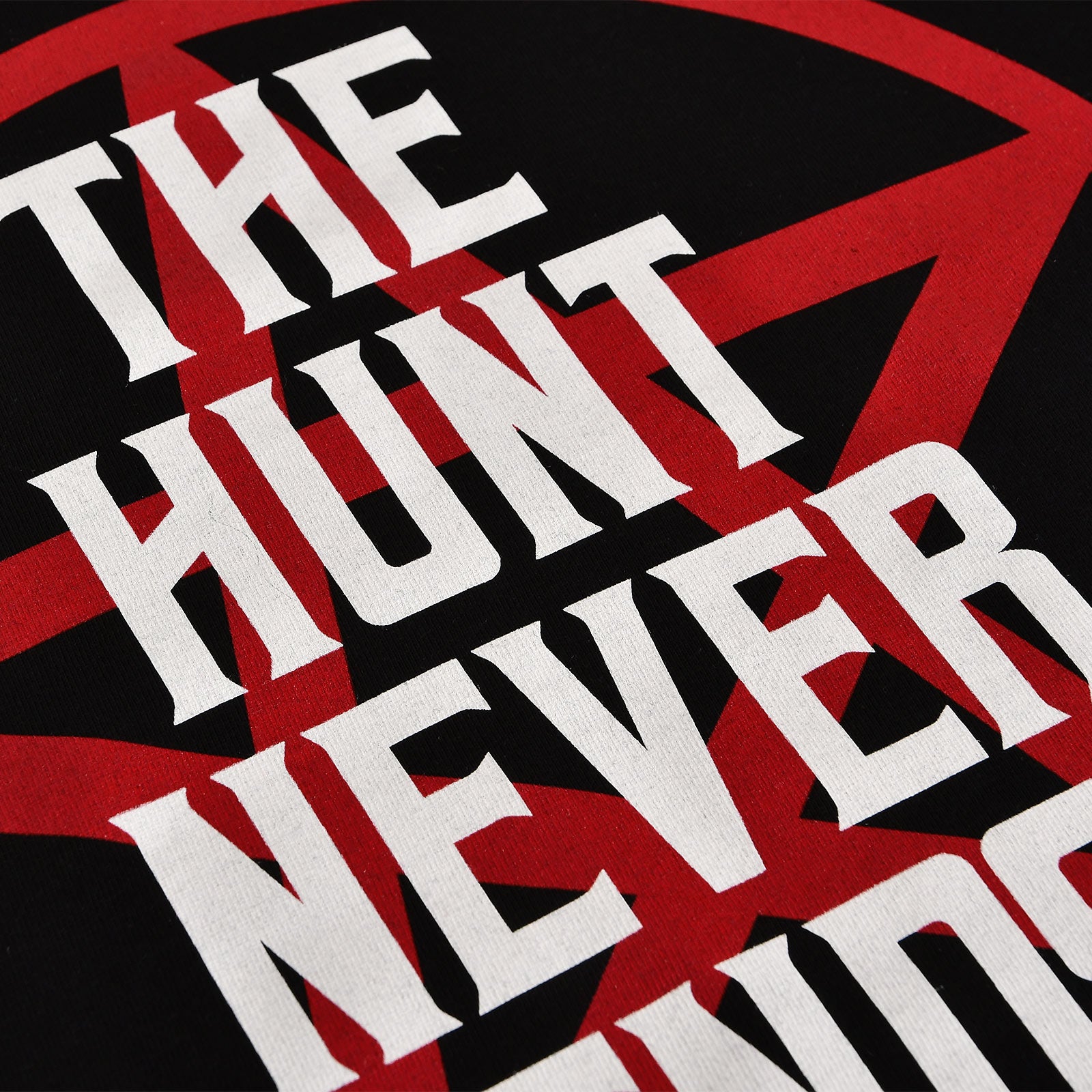 Zdjęcie produktu Koszulka The Hunt Never Ends dla fanów Supernatural czarna