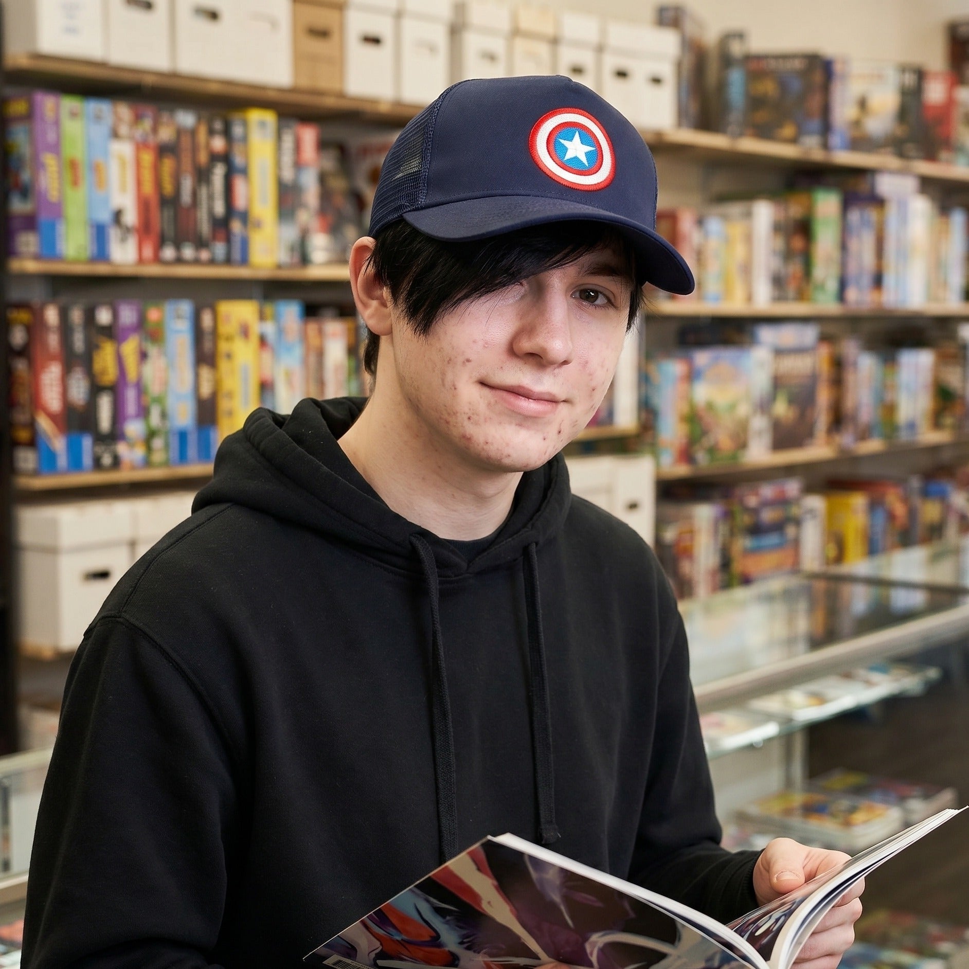 Zdjęcie produktu Captain America - Logo Tarczy Mesh Basecap niebieski