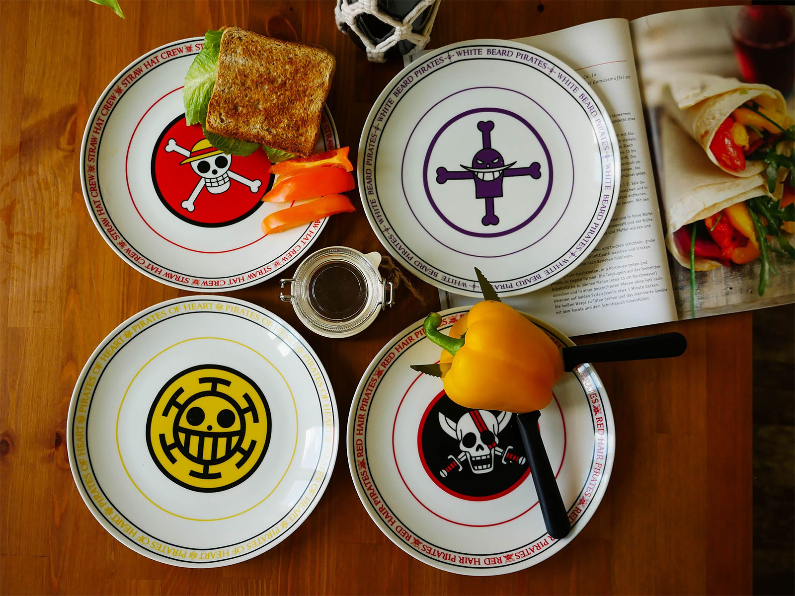 Zdjęcie produktu One Piece - Zestaw talerzy z logo pirackich załóg