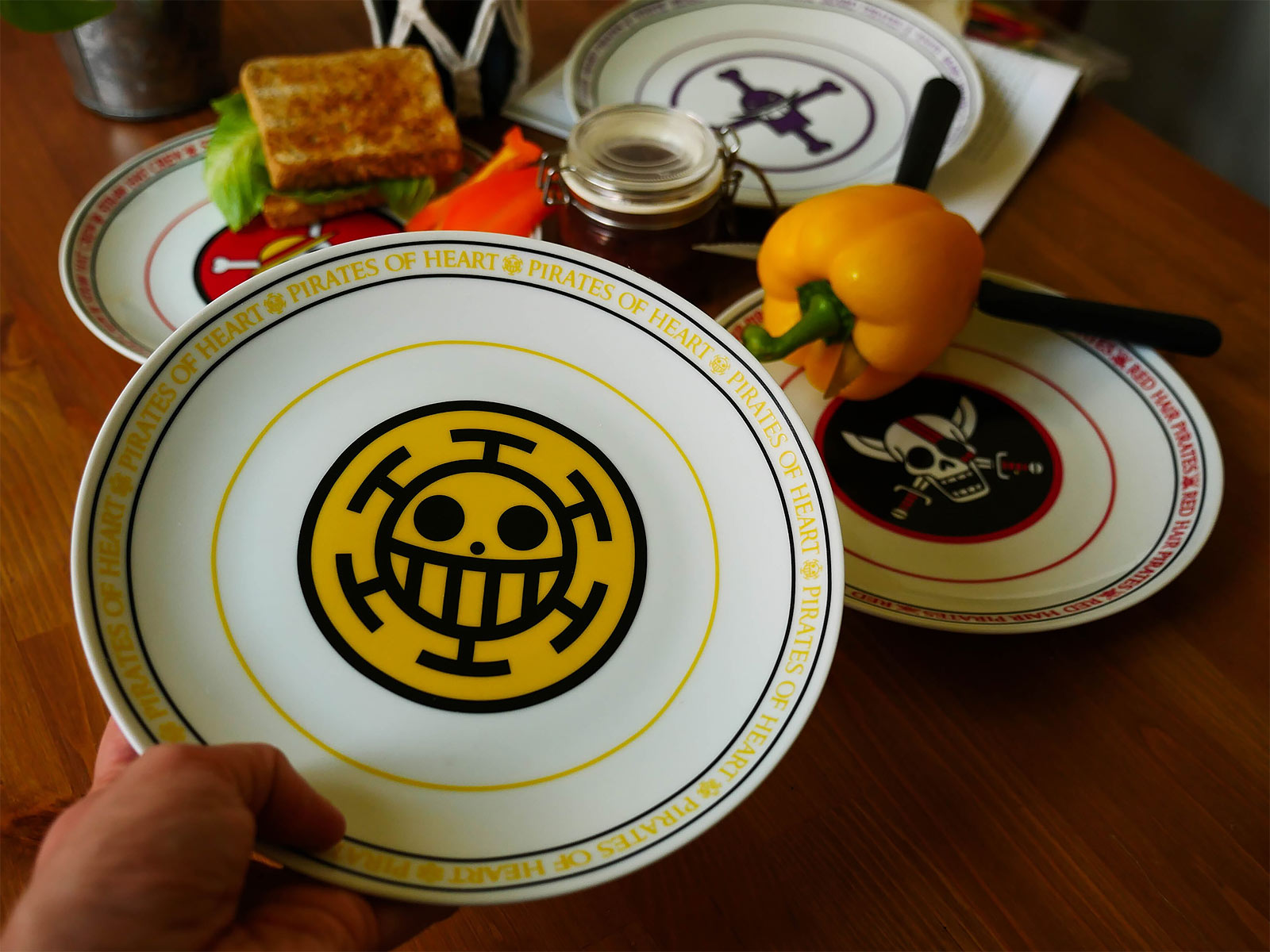 Zdjęcie produktu One Piece - Zestaw talerzy z logo pirackich załóg