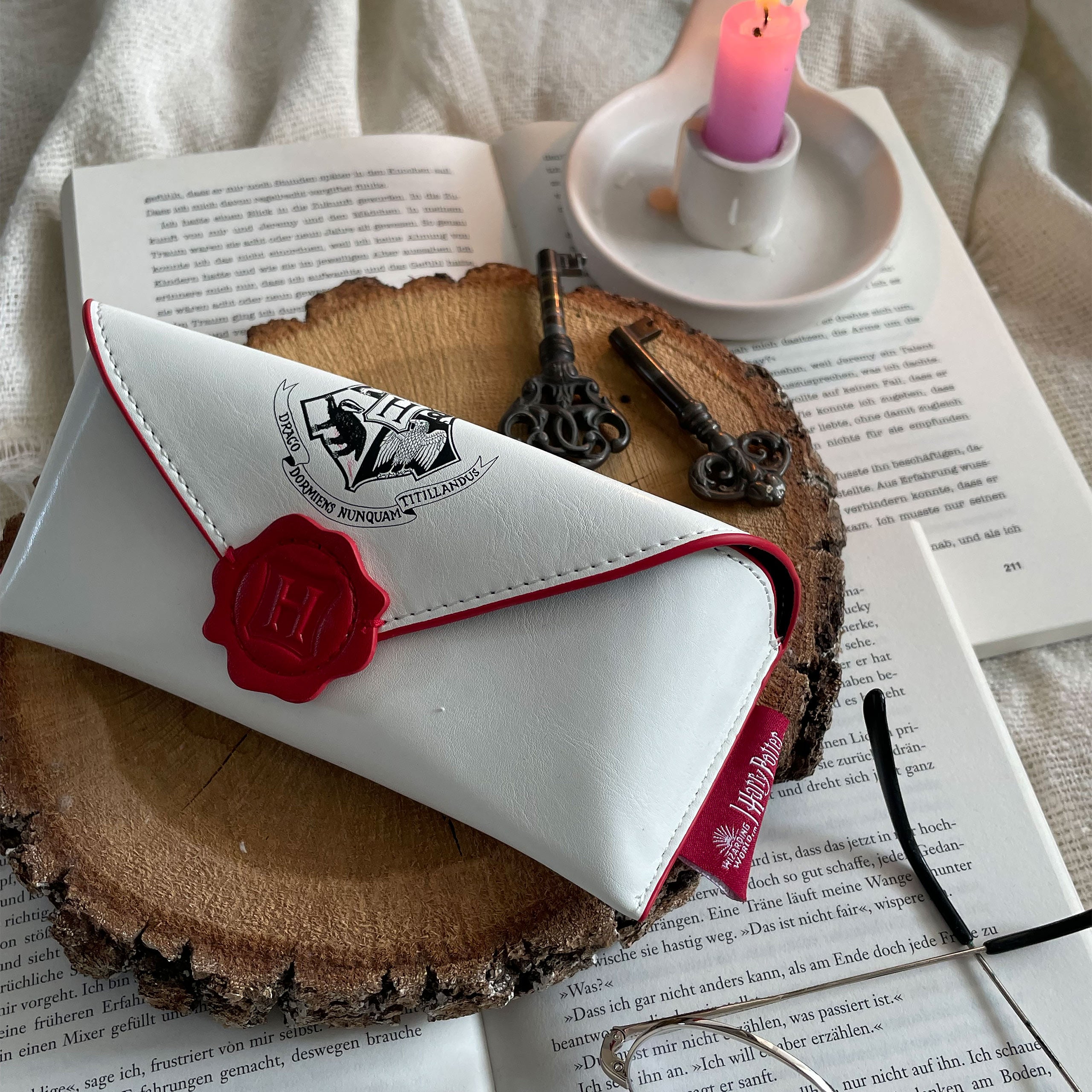 Product image Harry Potter - Hogwarts Letter Glasses Case