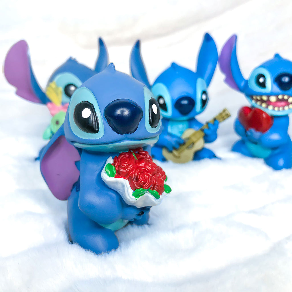 Zdjęcie produktu Lilo & Stitch - Figurka Stitcha z różami