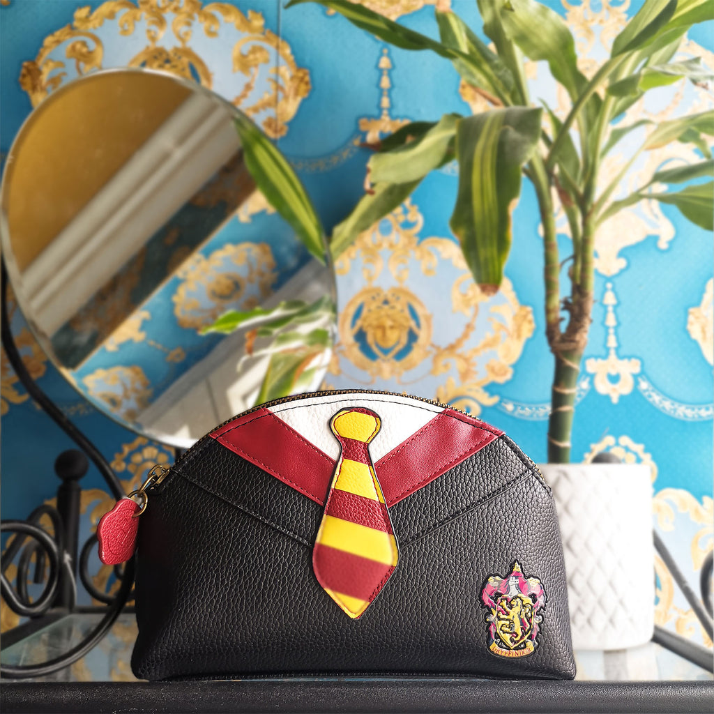 Zdjęcie produktu Harry Potter - Kosmetyczka Gryffindor Suit & Tie