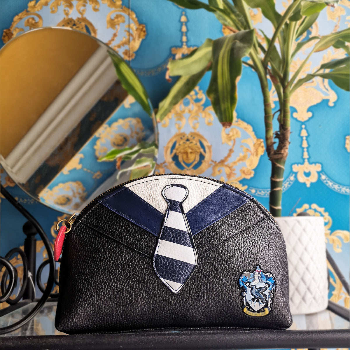 Zdjęcie produktu Harry Potter - Kosmetyczka Ravenclaw Suit & Tie