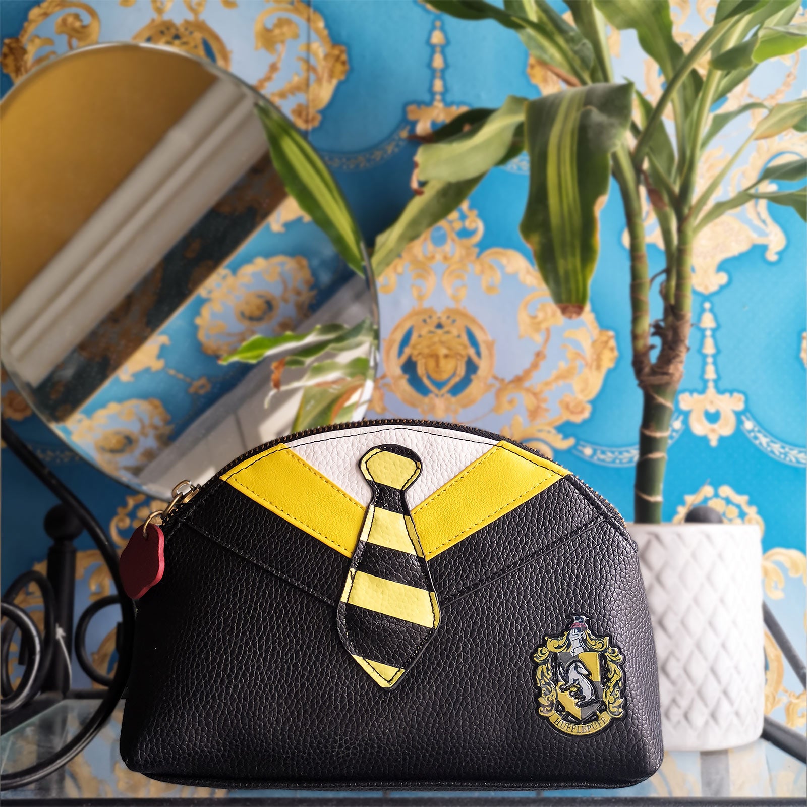 Zdjęcie produktu Harry Potter - Kosmetyczka Hufflepuff Suit & Tie