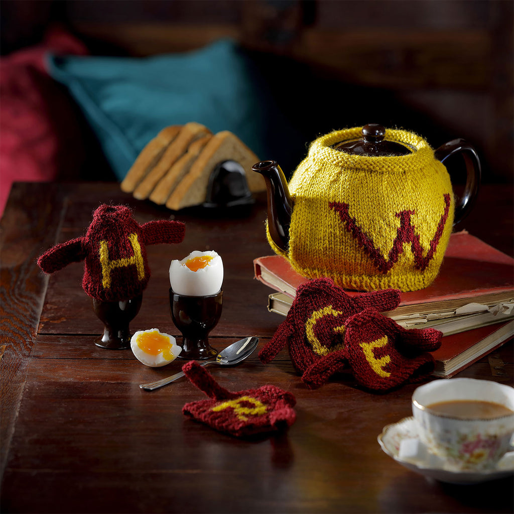 Zdjęcie produktu Harry Potter - Zestaw do dziergania ocieplaczy na imbryk i jajka Weasley