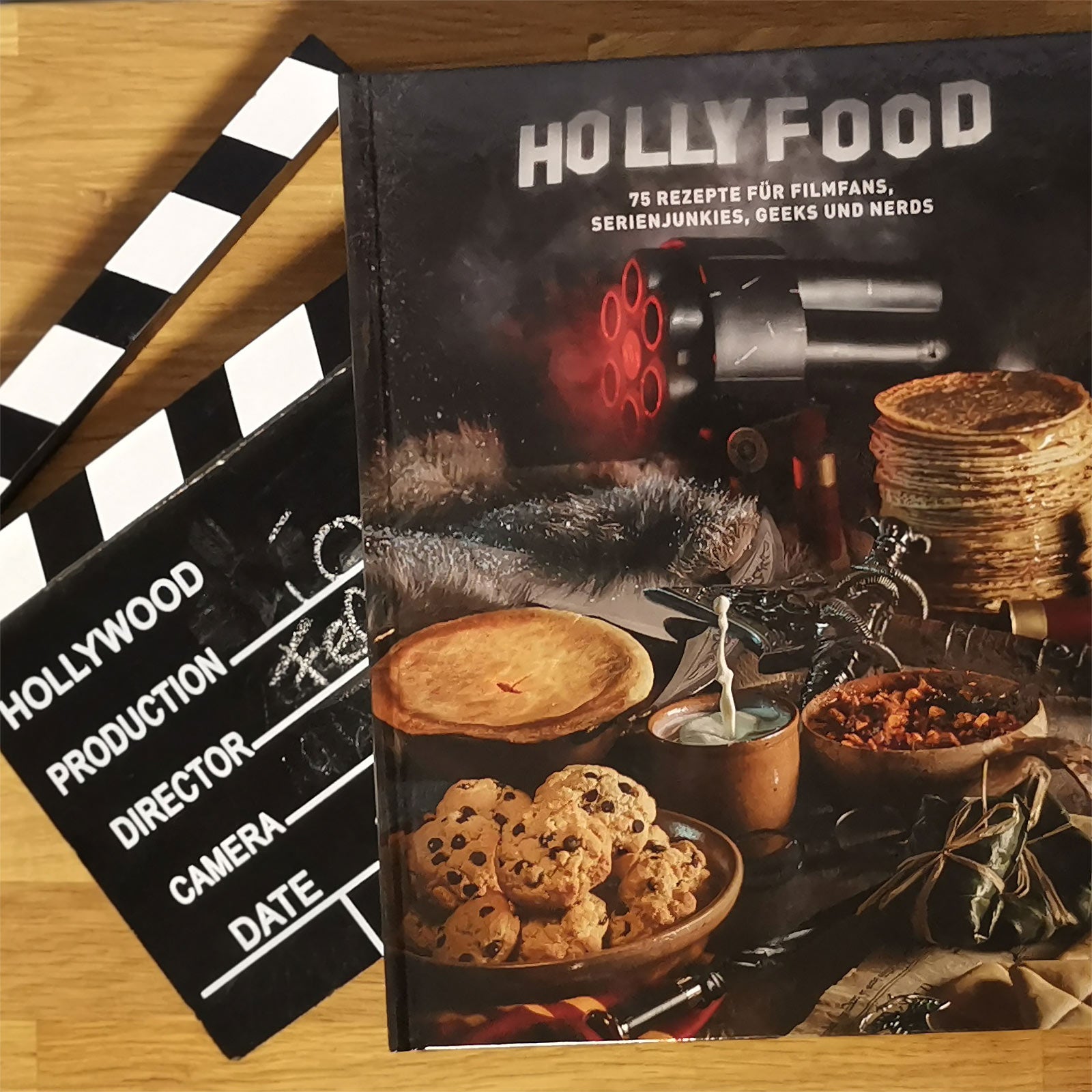 Zdjęcie produktu Hollyfood - Książka kucharska dla fanów filmów, seriali, geeków i nerdów