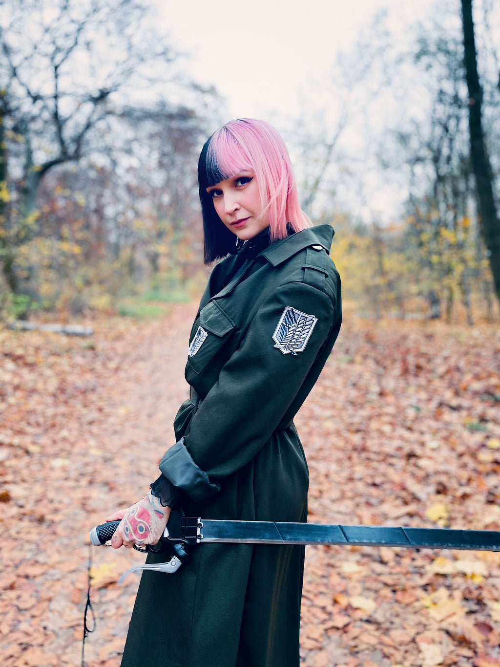 Zdjęcie produktu Replika półostrza z pochwą dla fanów Attack on Titan