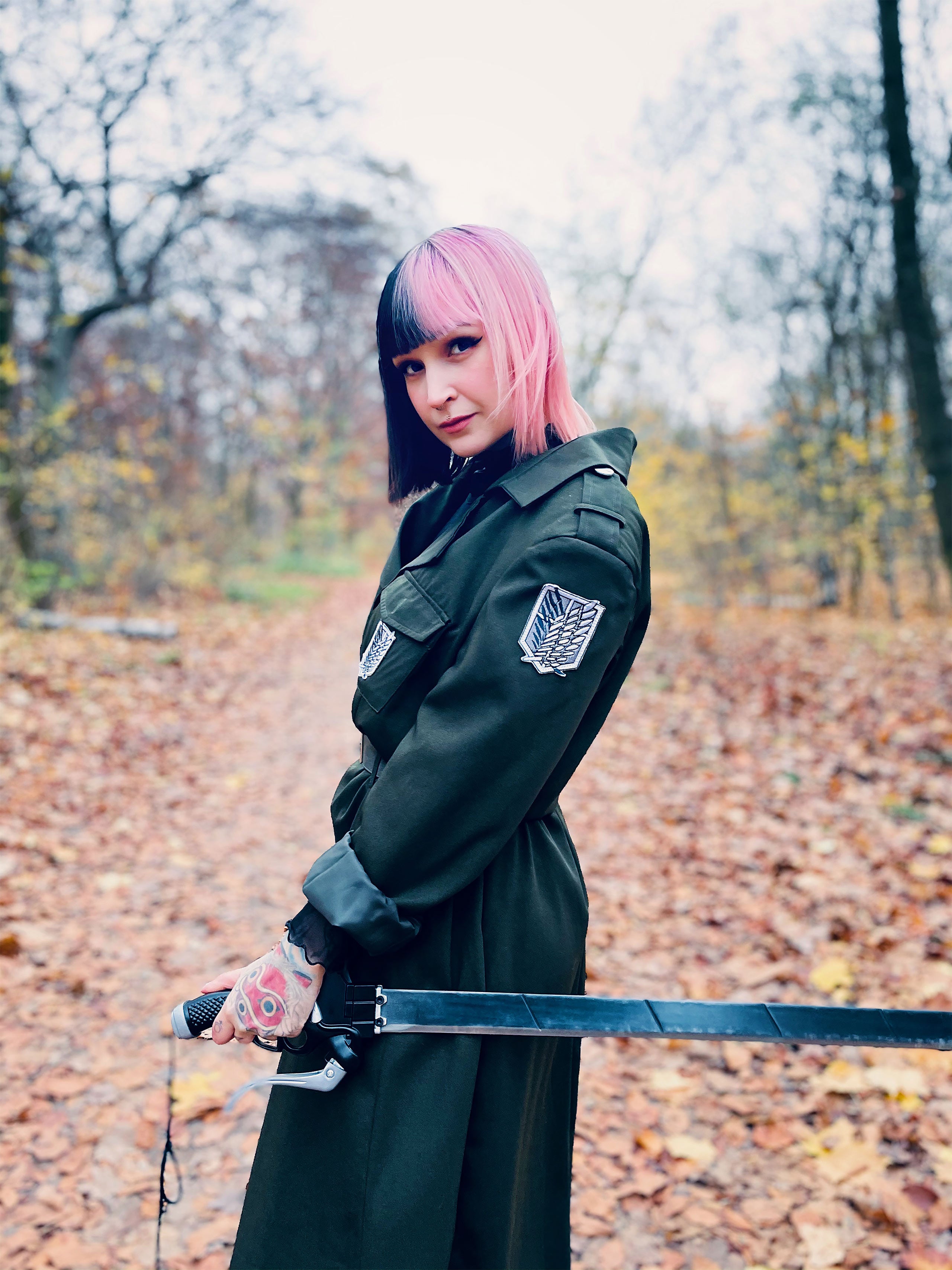 Zdjęcie produktu Replika półostrza z pochwą dla fanów Attack on Titan