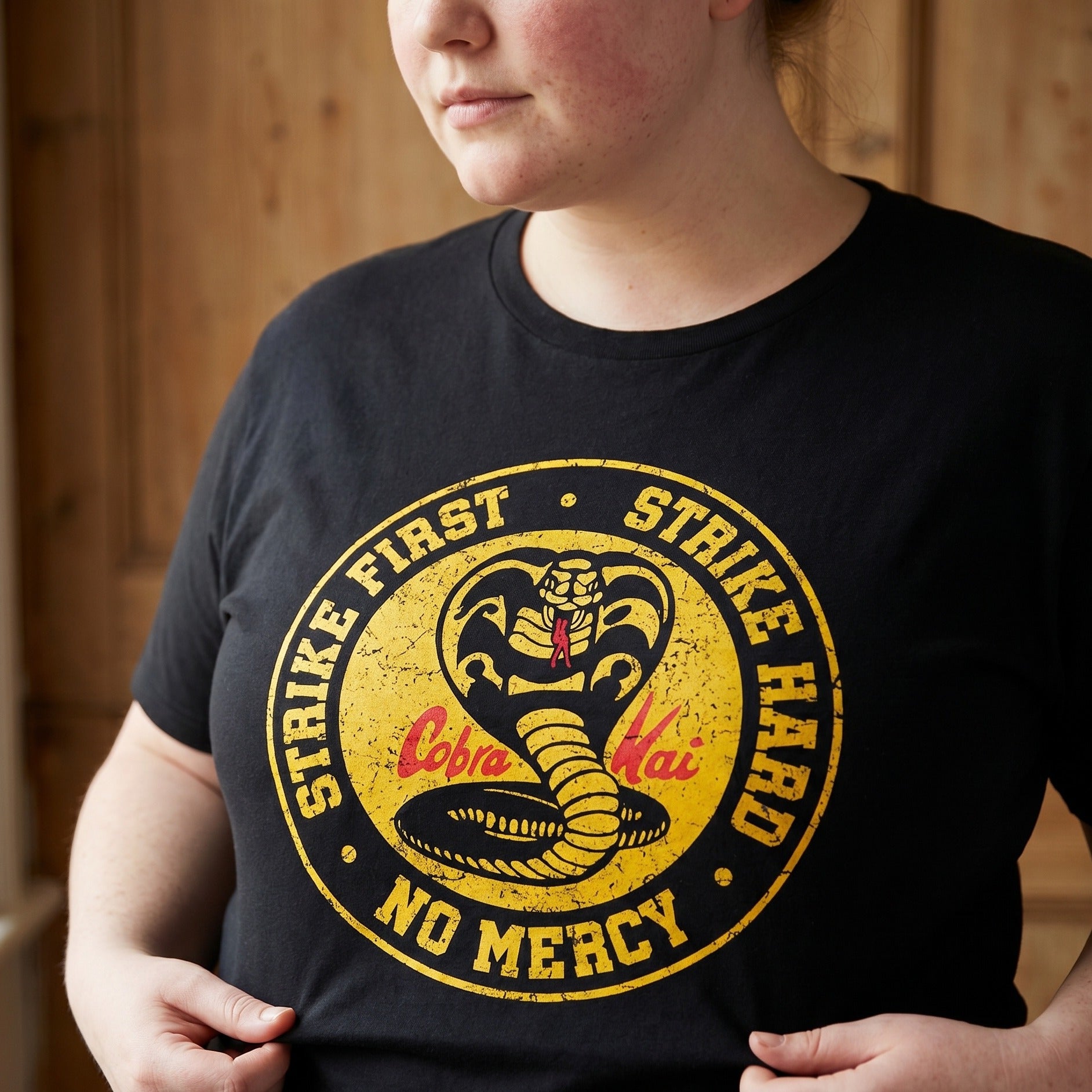 Zdjęcie produktu Cobra Kai Logo T-Shirt dla fanów Karate Kid czarne