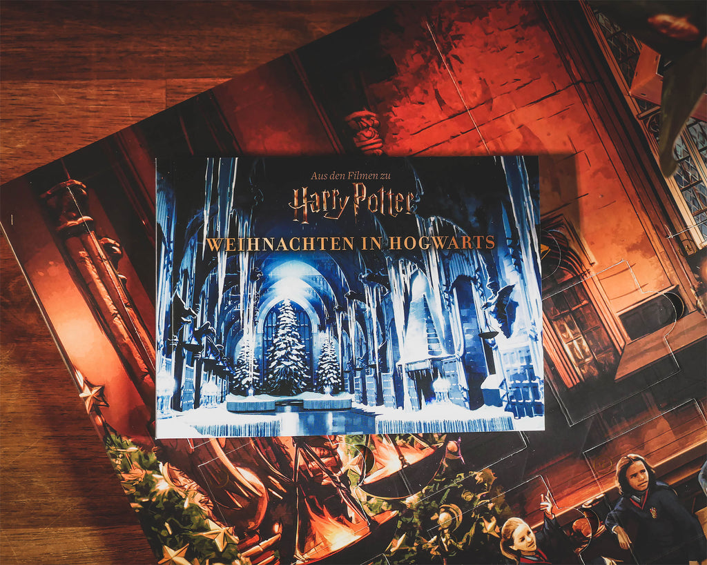 Zdjęcie produktu Harry Potter - Święta w Hogwarcie - Wielka Księga Kalendarza Adwentowego
