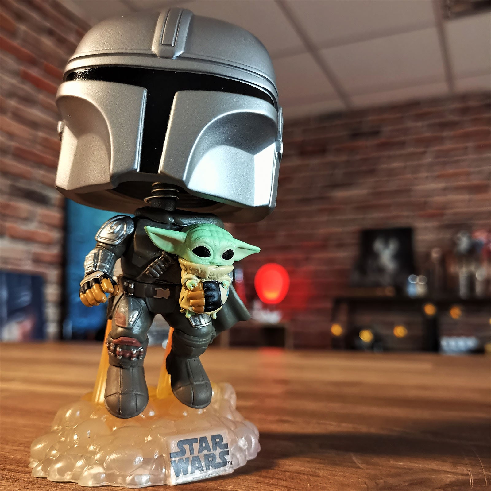 Zdjęcie produktu The Mandalorian z The Child Funko Pop figurka z kiwającą głową - Star Wars