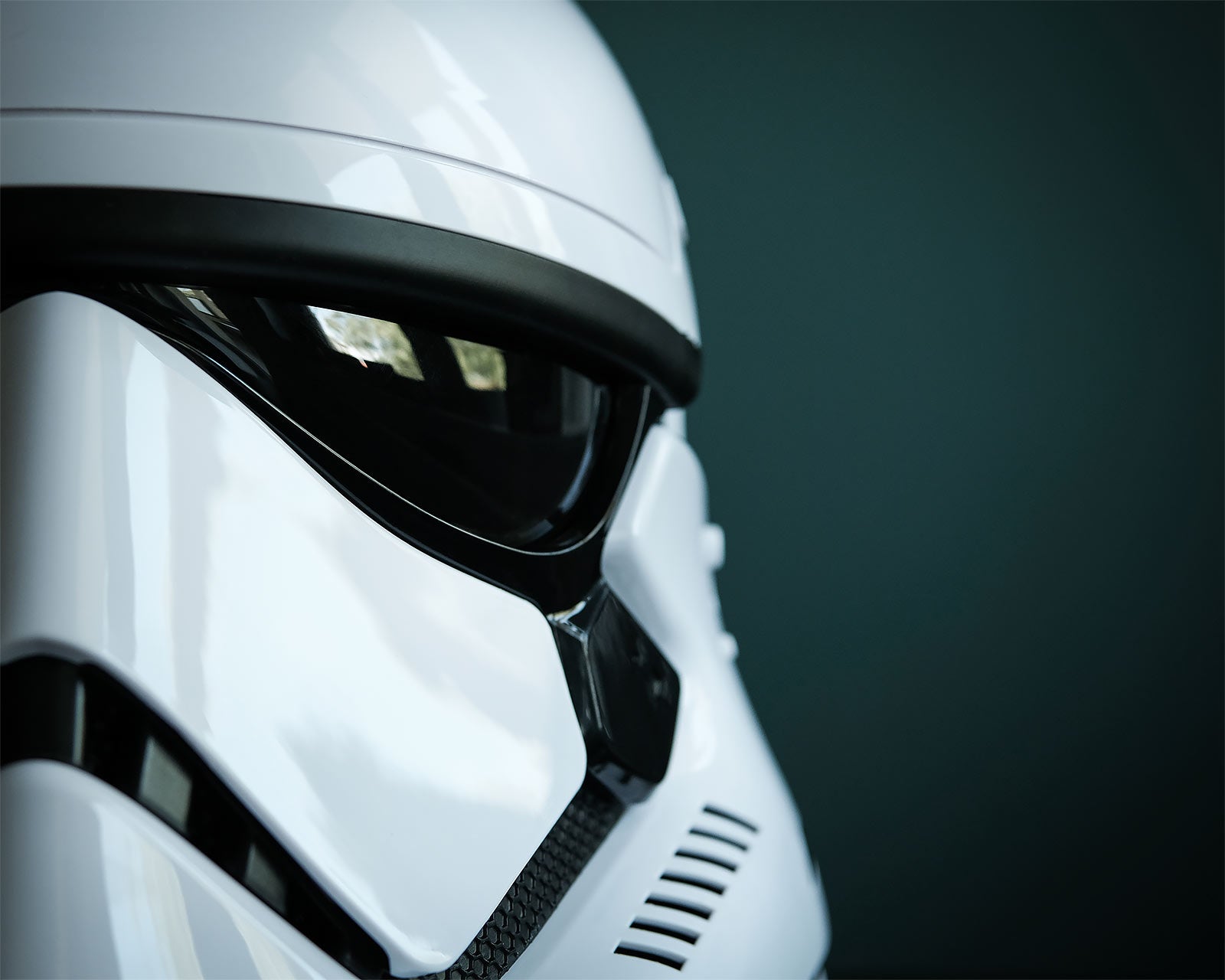 Zdjęcie produktu Replika hełmu szturmowca Najwyższego Porządku z modulatorem głosu - Star Wars