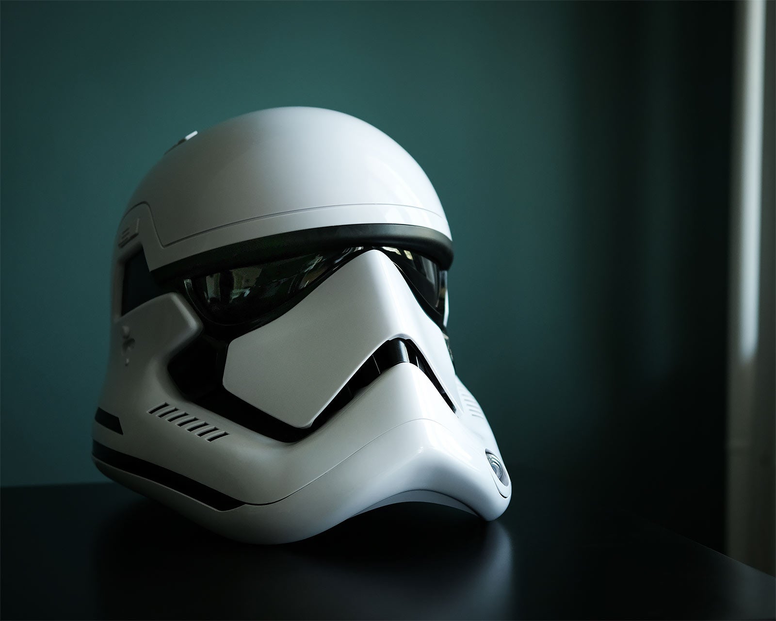 Zdjęcie produktu Replika hełmu szturmowca Najwyższego Porządku z modulatorem głosu - Star Wars