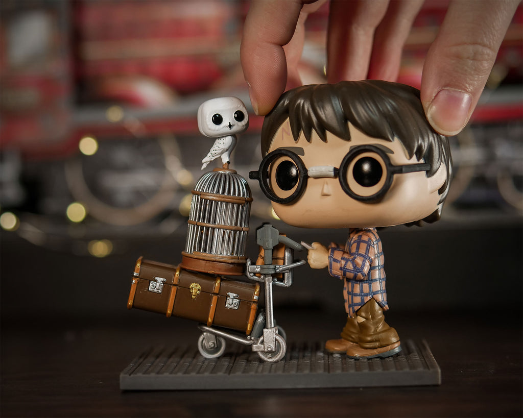 Zdjęcie produktu Harry Potter z wózkiem bagażowym na peronie 9 3/4 Funko Pop Figurka