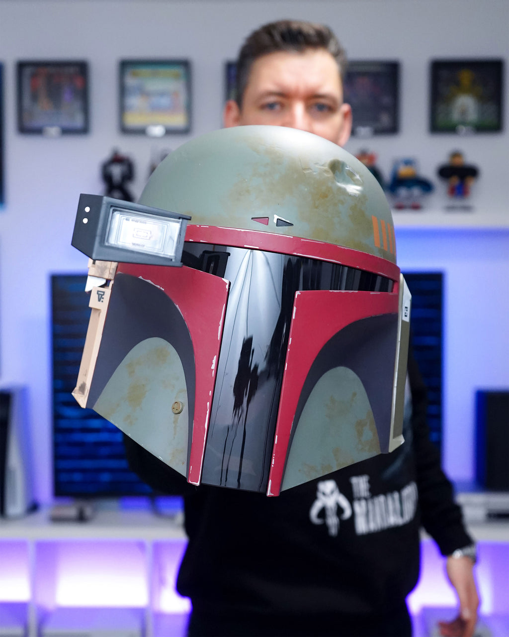 Zdjęcie produktu Boba Fett Premium Replika Hełmu Re-Armored z Efektami Świetlnymi - Star Wars