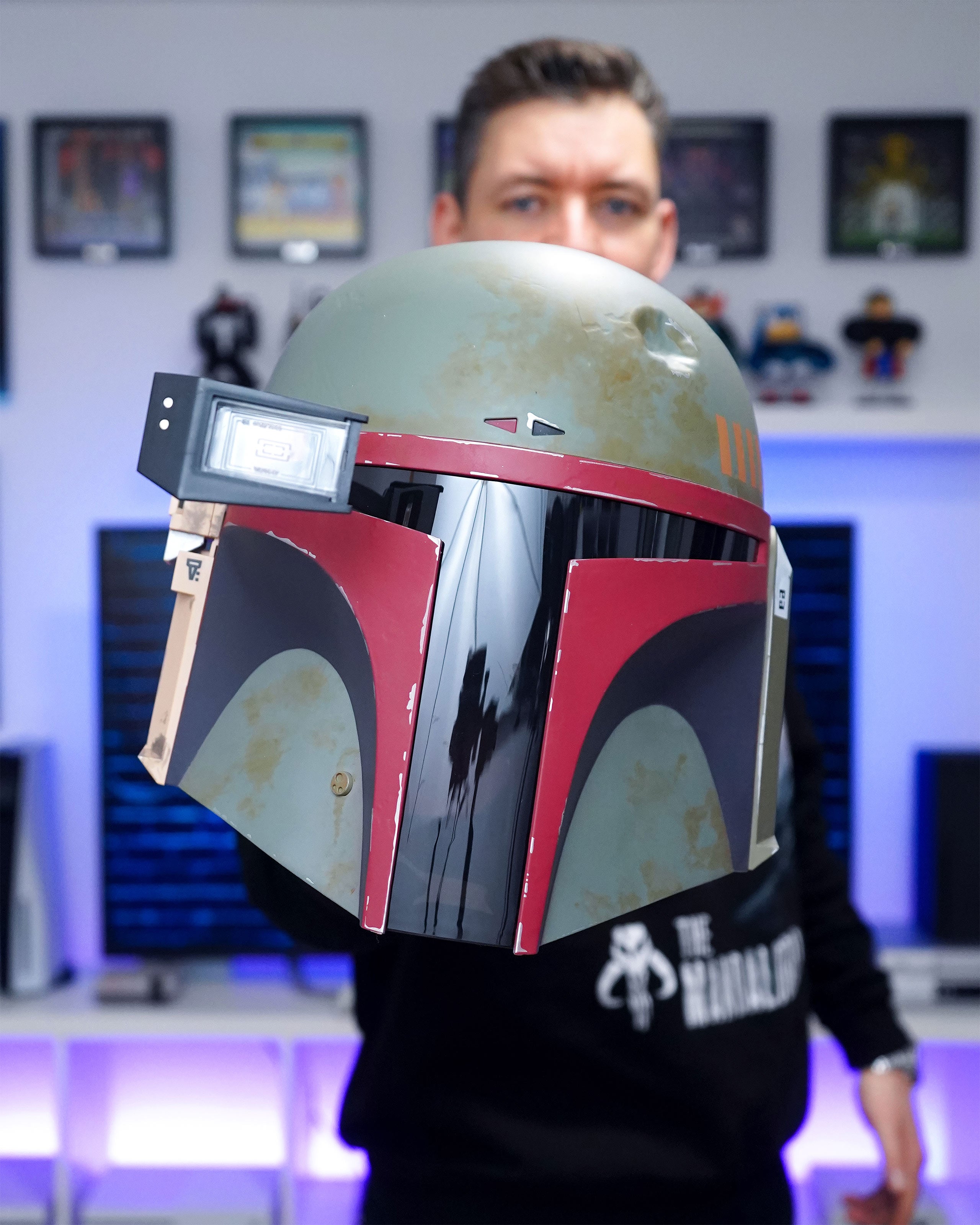 Zdjęcie produktu Boba Fett Premium Replika Hełmu Re-Armored z Efektami Świetlnymi - Star Wars
