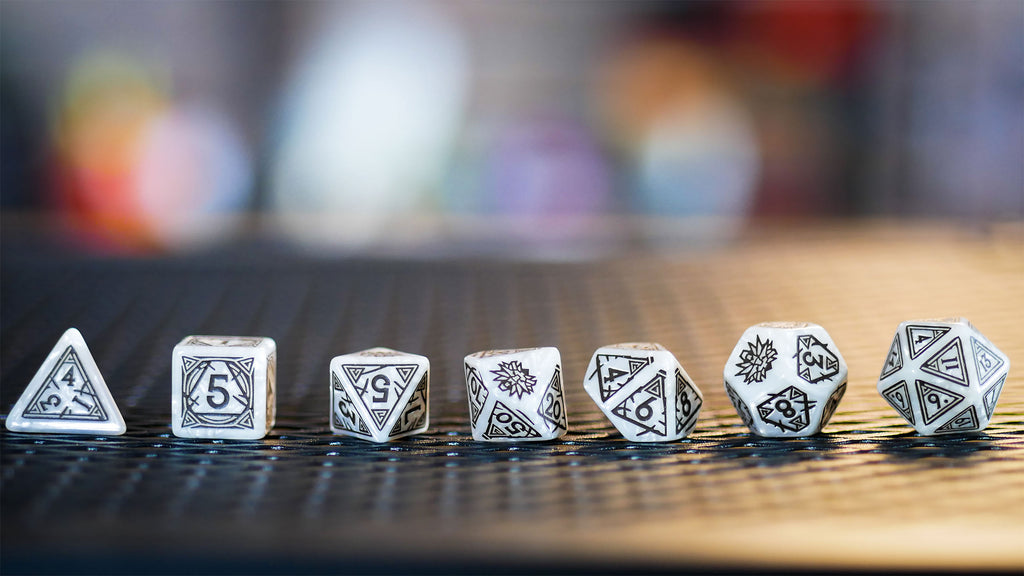 Zdjęcie produktu Wiedźmin - Geralt Biały Wilk RPG Zestaw Kości 7 szt. z monetą kolekcjonerską