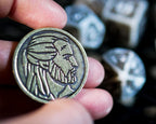 Zdjęcie produktu Wiedźmin - Geralt Biały Wilk RPG Zestaw Kości 7 szt. z monetą kolekcjonerską