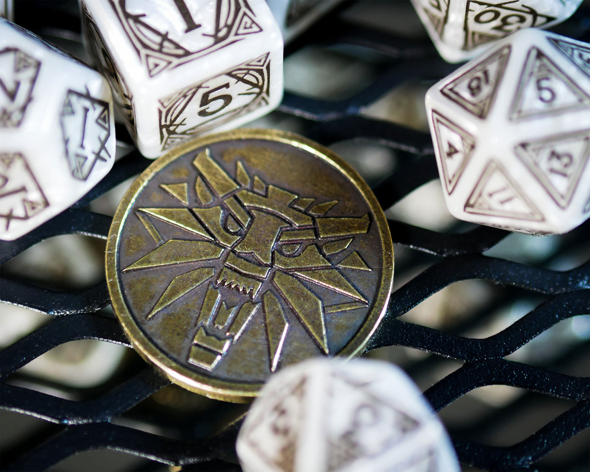 Zdjęcie produktu Wiedźmin - Geralt Biały Wilk RPG Zestaw Kości 7 szt. z monetą kolekcjonerską
